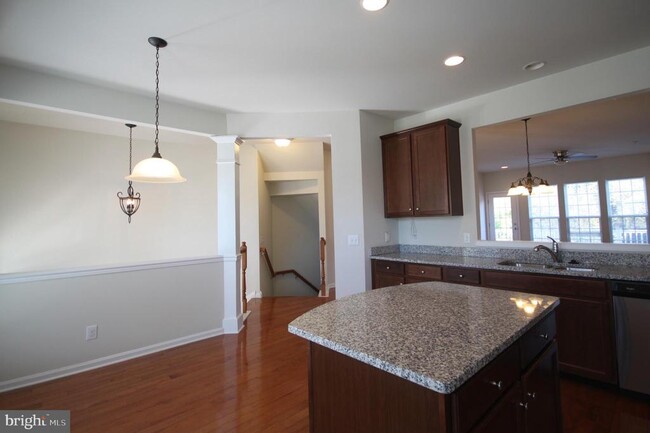 Building Photo - 515 Ellison Dr