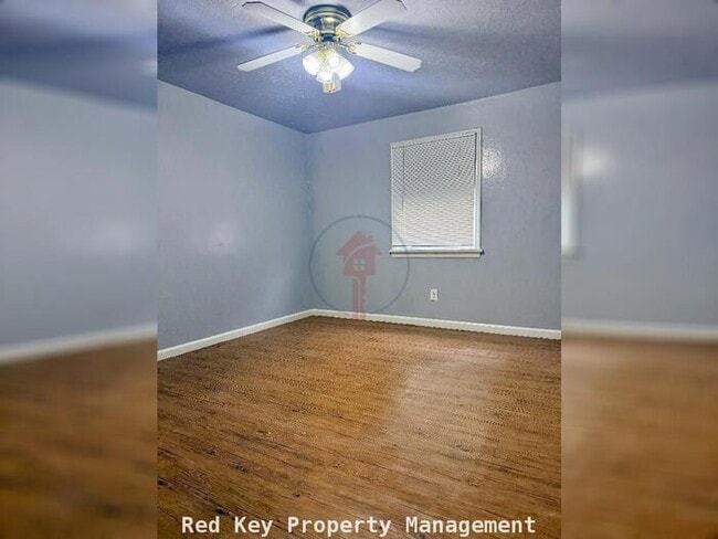 Building Photo - Unit A