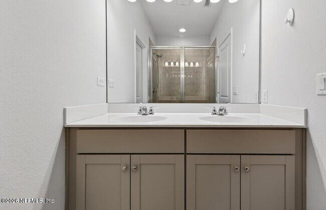 Building Photo - 260 Brandon Lks Dr