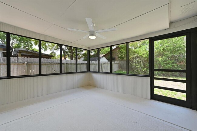 Building Photo - 10612 Watchful Fox Dr