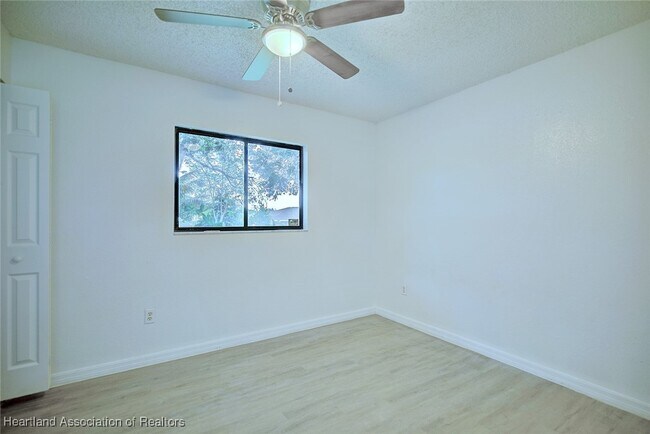 Building Photo - 640 Placid Lakes Blvd