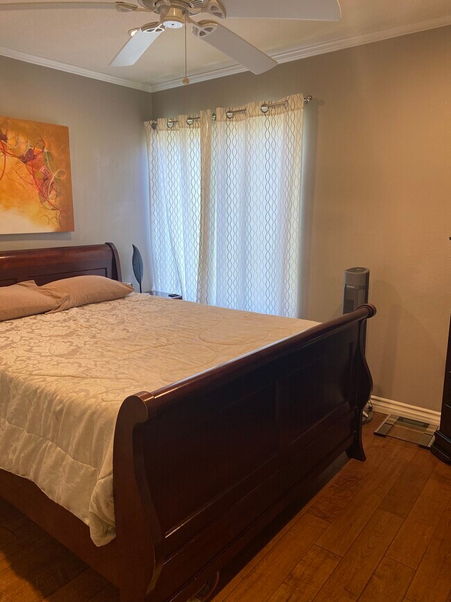 Building Photo - 500 S Oak Knoll Ave