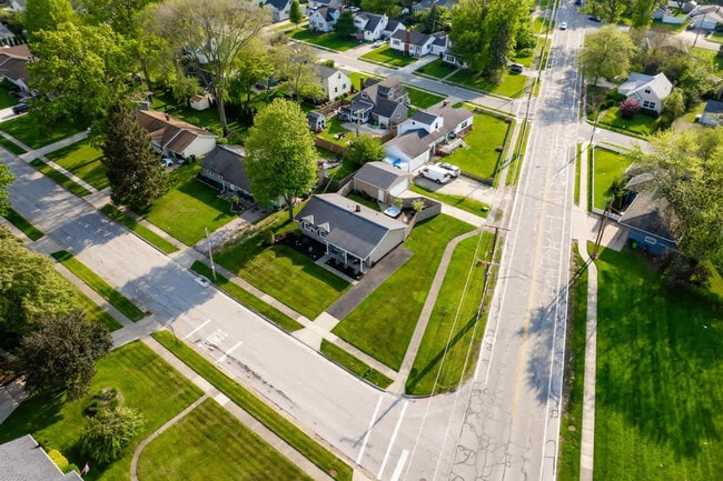 Building Photo - 126 Beachwood Ave