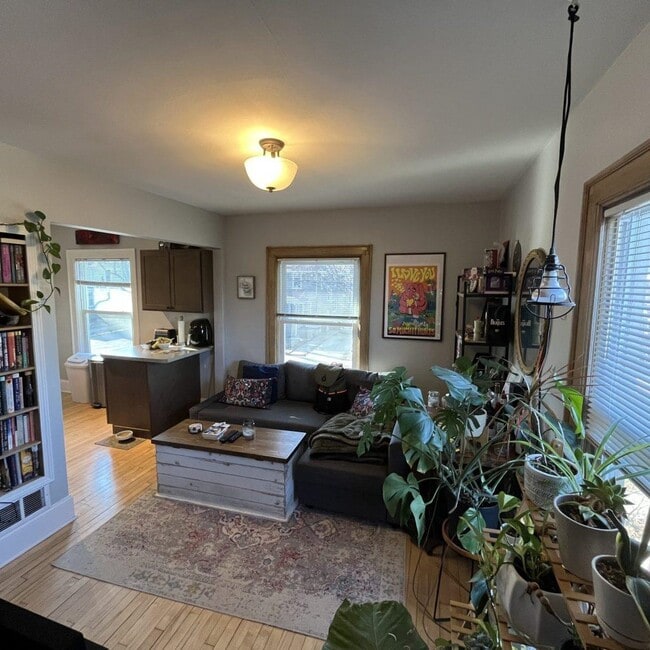 Building Photo - 2434 Sommers Ave