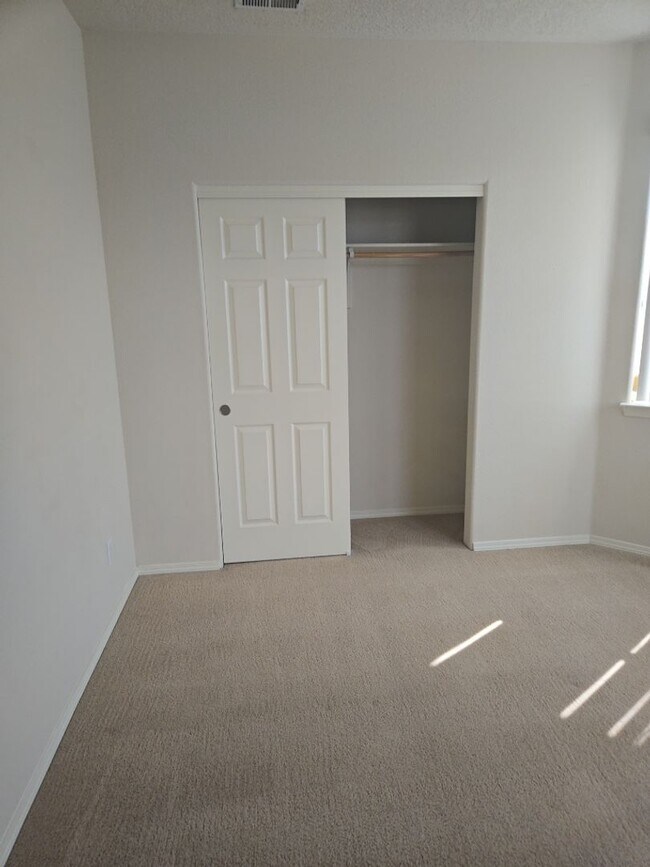 Building Photo - 45 Willow Trace Ct