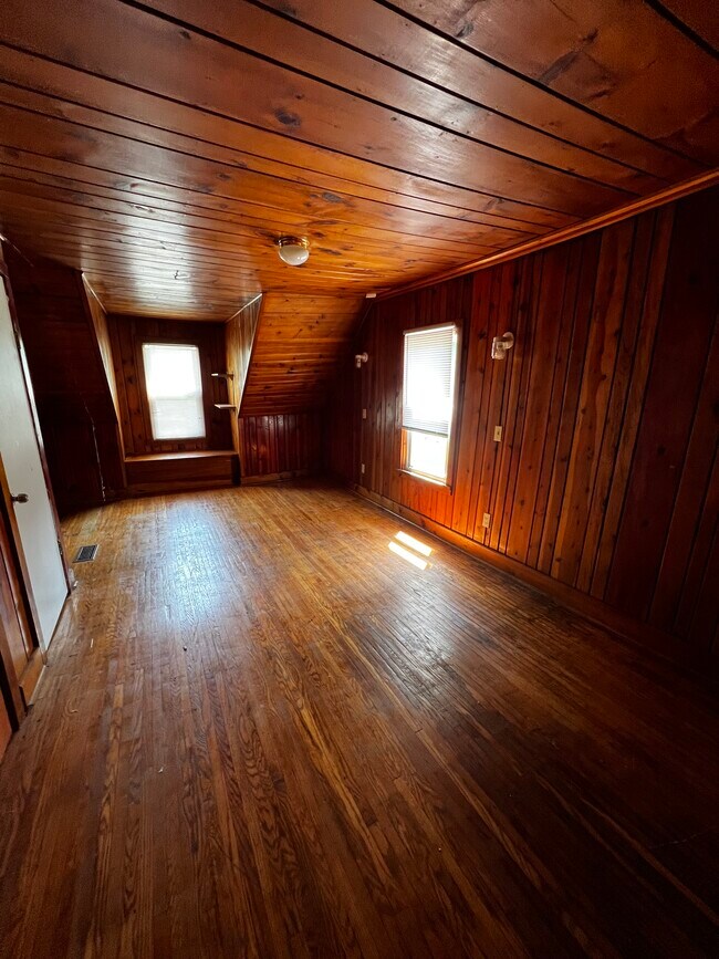 Building Photo - 45 Hazel St