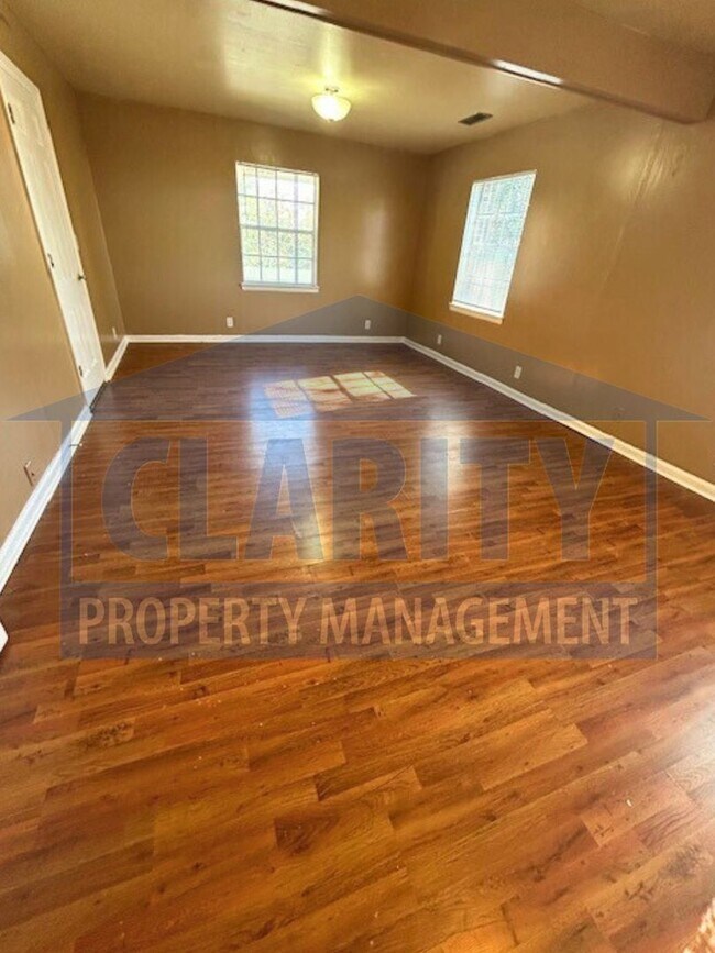 Building Photo - Large, four bedroom home in Chattanooga!