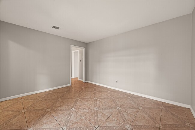 Building Photo - 10607 Bainbridge St