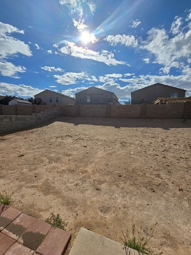 Building Photo - 4 bed, 2 bath home in Northern Meadows