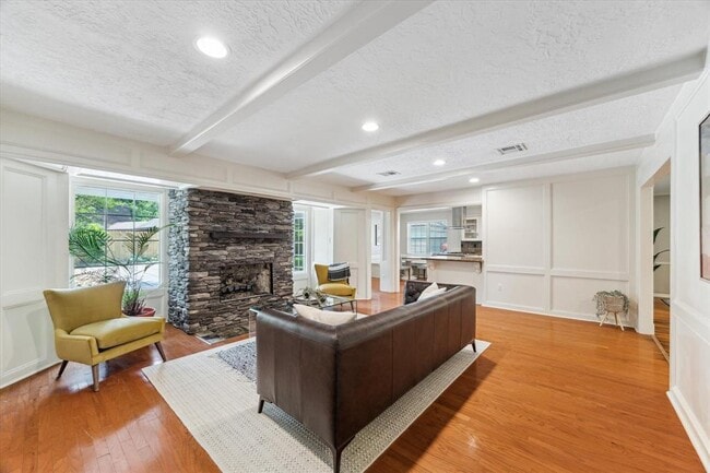 Building Photo - 3106 Redwood Lodge Dr