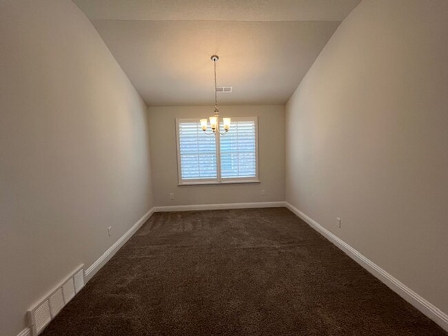 Building Photo - Renovated 4 Bedroom 2 Bath Home for Rent!