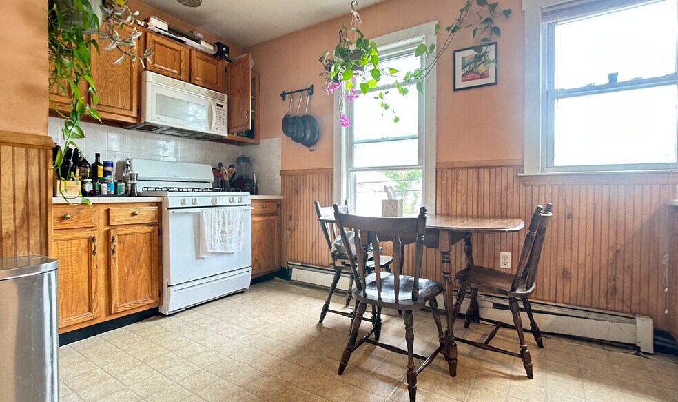 Primary Photo - 3 Holman St