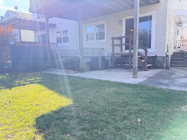 Building Photo - 15-75-75 208th Pl