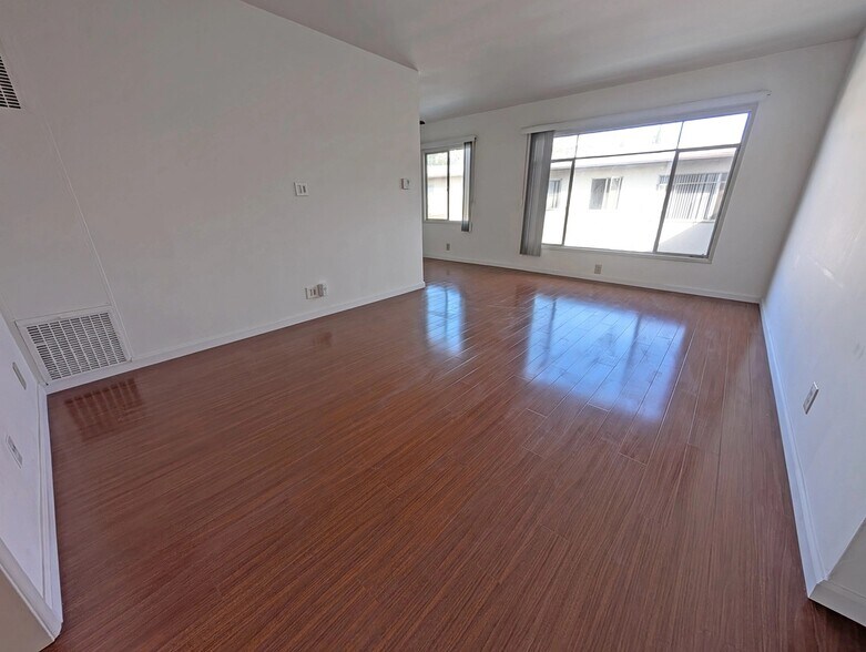 Building Photo - 1263 Hayworth Ave