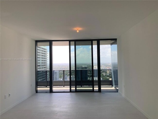 Building Photo - 1000 Brickell Plaza