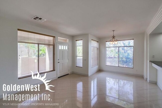Building Photo - Elegant Dual Master 2Bdm 2.5Ba Townhome in...