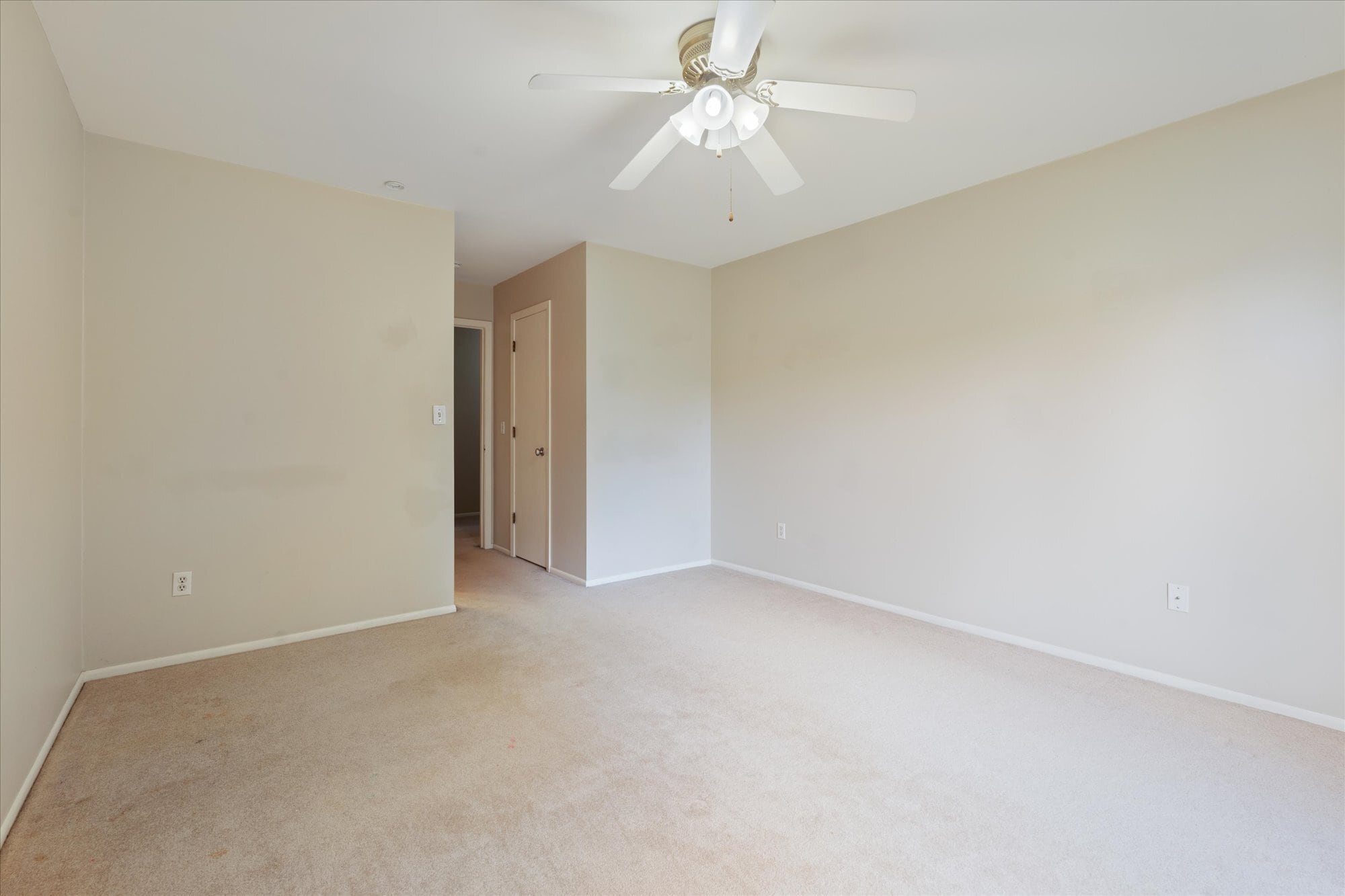 Main Bedroom - 4761 Cedar Lake Rd S
