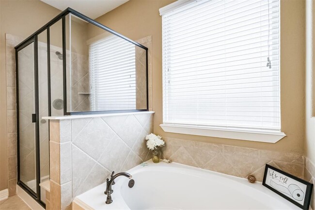 Building Photo - 28806 Crested Butte Dr