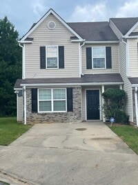 Building Photo - Very Spacious Townhome!!