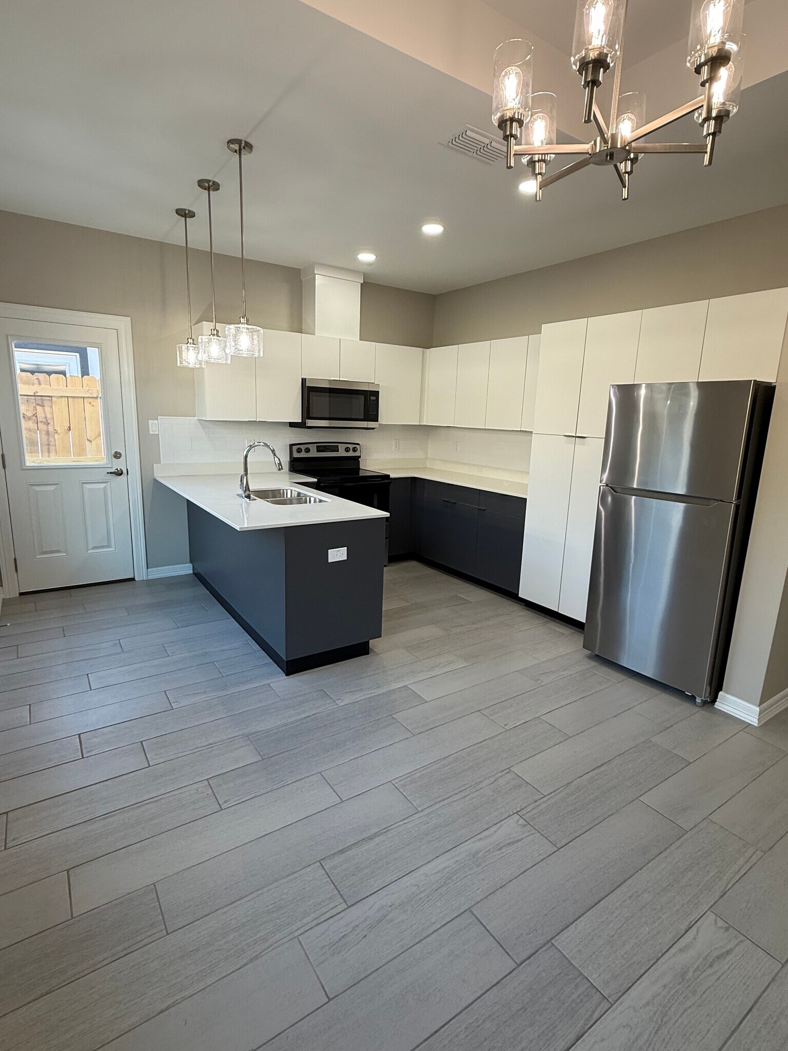 Building Photo - 1412 S Xanthia St