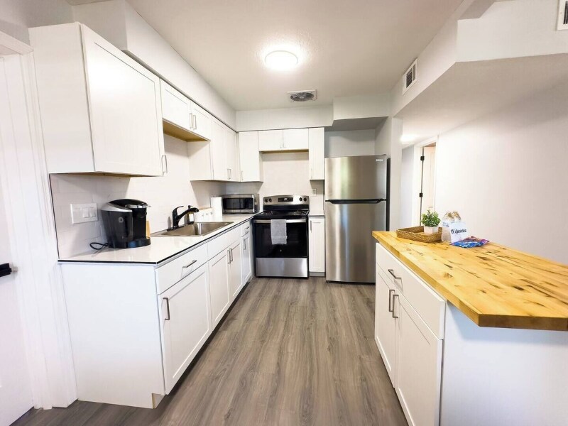 Building Photo - 8911 Oren Ave