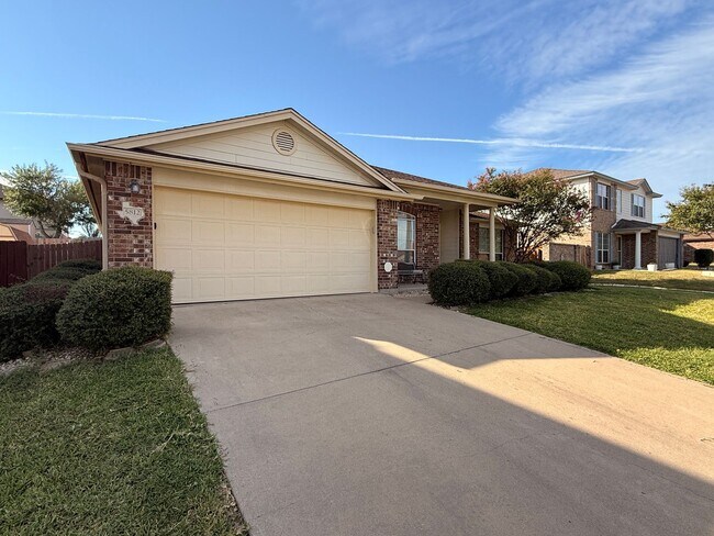 Building Photo - PRICE REDUCTION & READY FOR MOVE-IN ** AVAILABLE NOW!