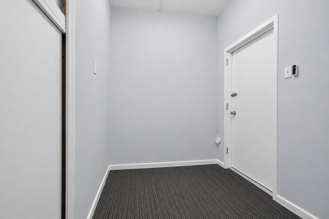 Building Photo - 406 7th St