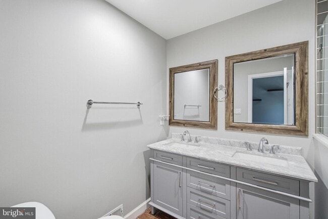 Building Photo - 12087 Edgemere Cir