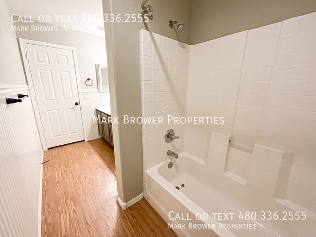 Building Photo - 1255 E Elm Rd