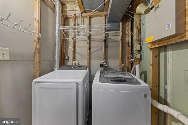 Building Photo - 15435 Reprise Terrace