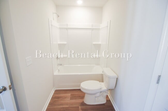 Building Photo - Gorgeous End Unit in Myrtle Beach