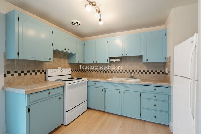 Building Photo - Quaint 3BD/1BA Home Near Mt. Tabor