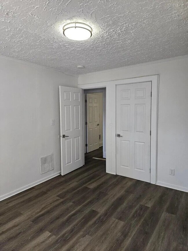 Building Photo - 127 N Burgess Ave