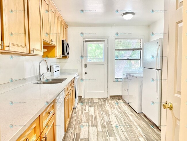 Building Photo - 90 Arden Cir