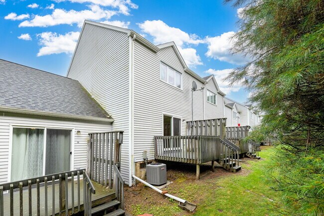 Building Photo - 94 Oak Ridge Dr