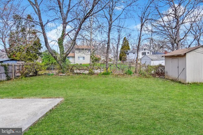 Building Photo - Beautifully renovated 3-bedroom, 2.5-bath detached home