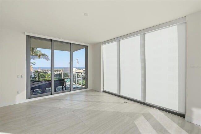 Building Photo - 301 1st St S