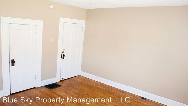 Building Photo - 4 br, 1 bath House - 400 N. Reserve St.
