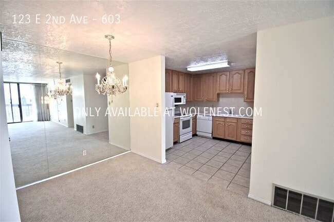 Building Photo - Stunning Downtown SLC Condo - Spacious & P...