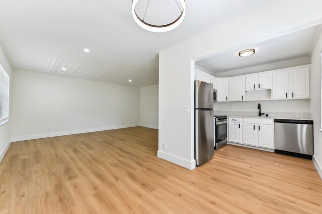 Building Photo - 278 Normandy F