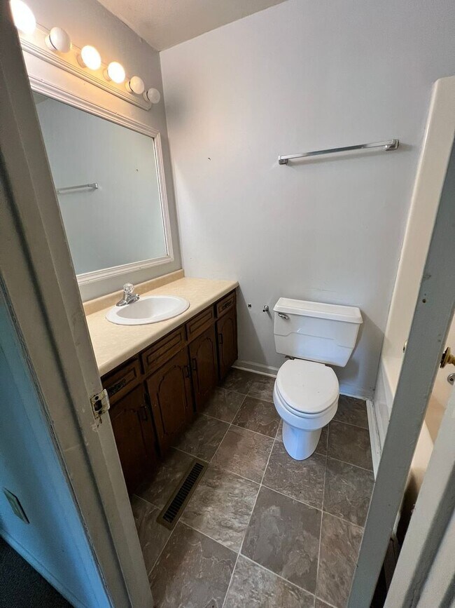 Building Photo - 3BD/ 2BA W Fredericks Street
