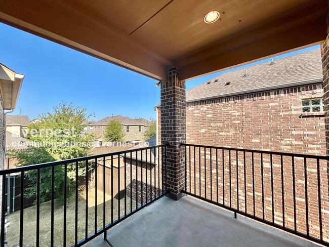 Building Photo - 4417 Villa Dr