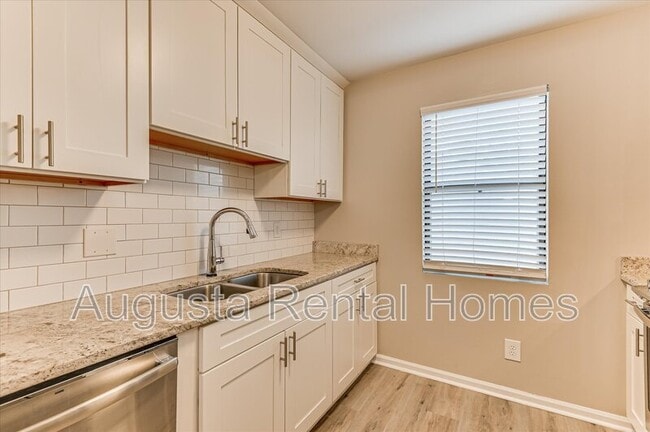 Building Photo - 1404 Johns Rd