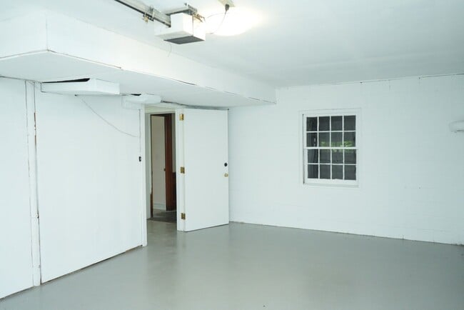 Building Photo - 4419 Dickerson Rd