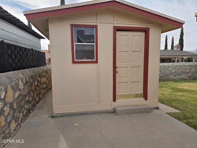 Building Photo - 11188 Shoreline Dr