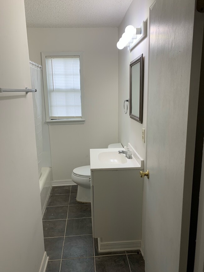 Building Photo - 705 W Center St