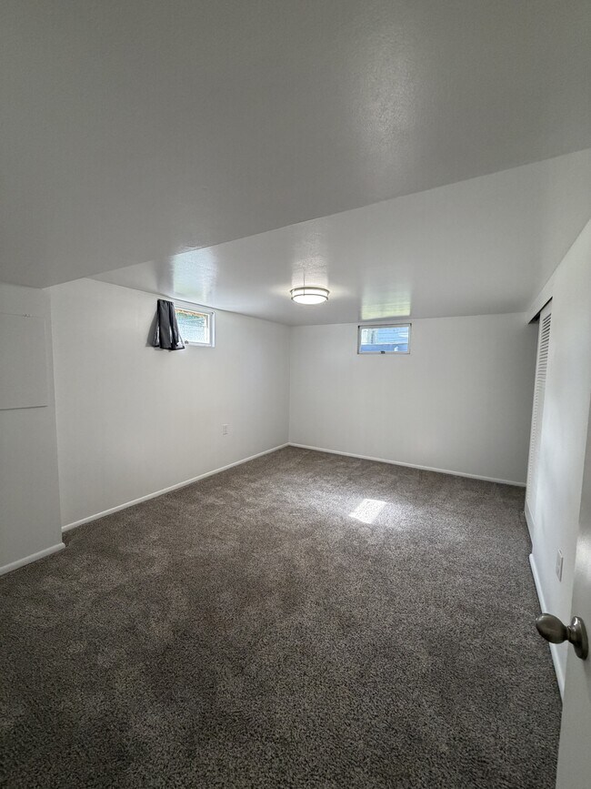Building Photo - 2520 Lillis Ln