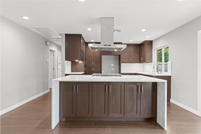 Building Photo - 22435 Elsinore Dr