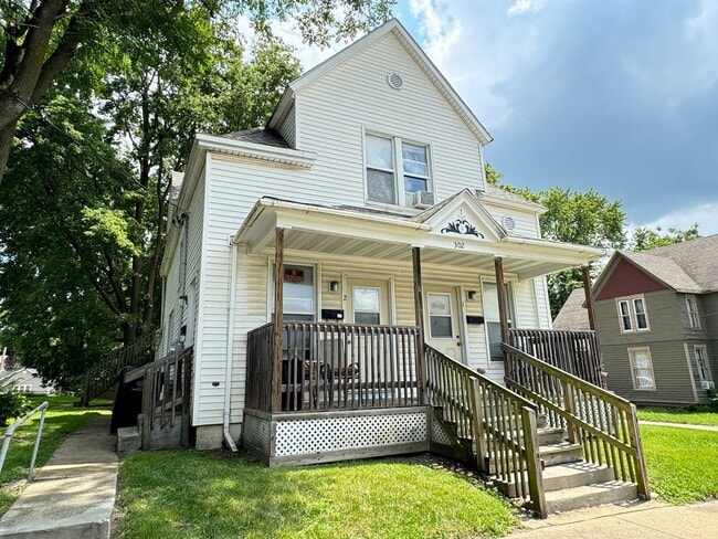Primary Photo - 302 S Prairie St
