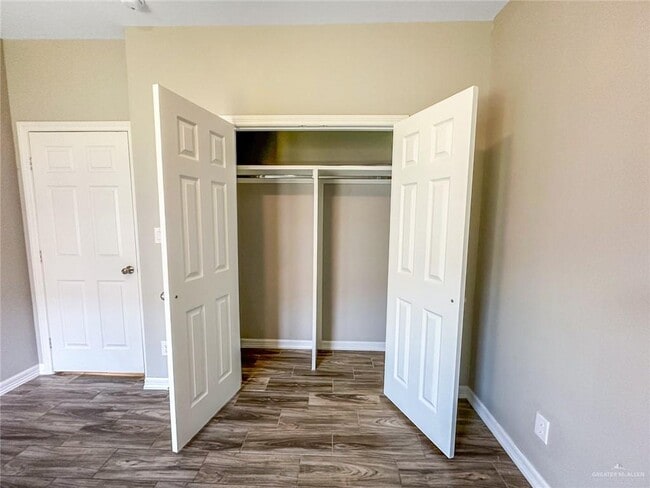 Building Photo - 15 W Mahala Ave